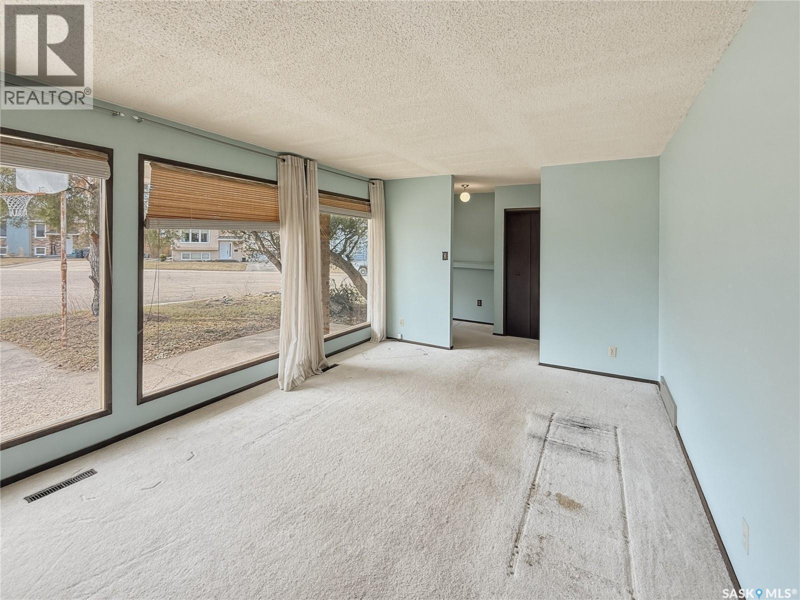 231 Elliott Place, Swift Current, SK - Indoor Photo Showing Other Room