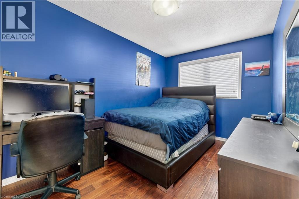 33 Panorama Way, Hamilton, ON - Indoor Photo Showing Bedroom