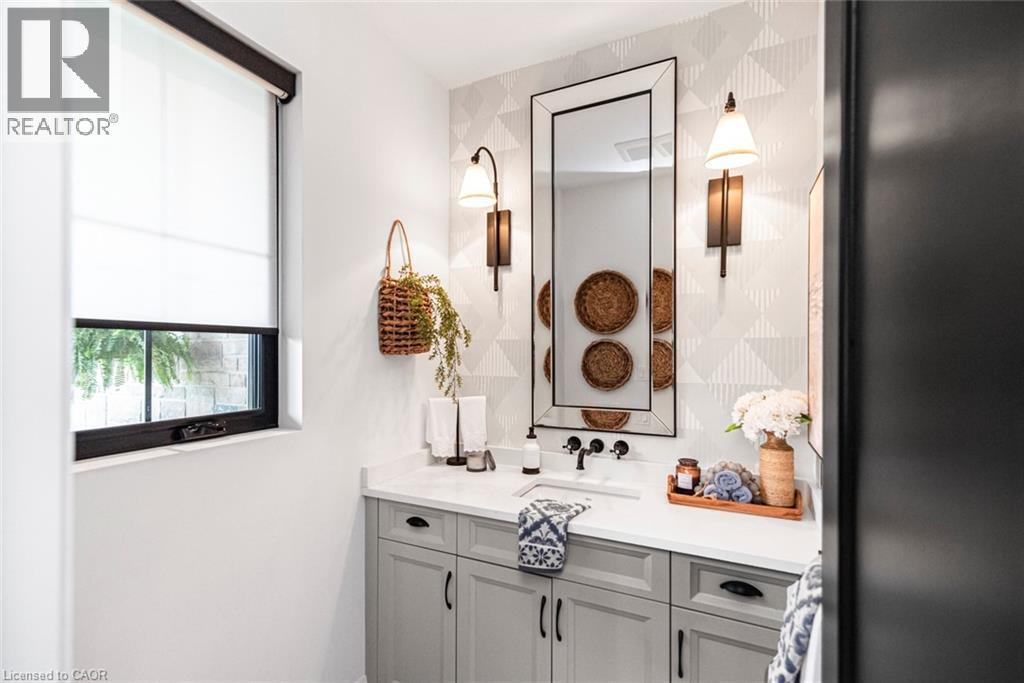 Bathroom - 253 Central Avenue, Grimsby, ON
