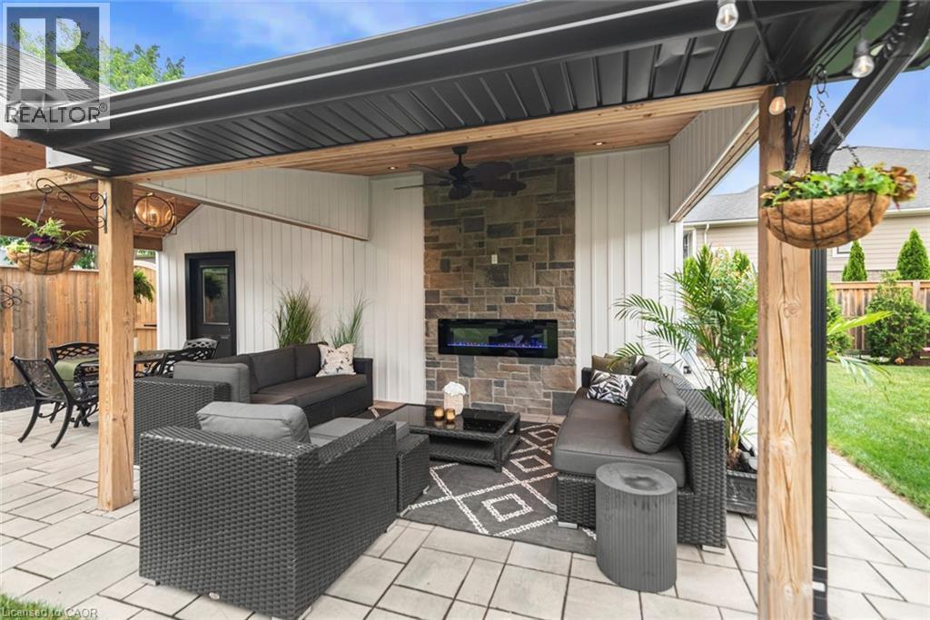 Patio terrace - 253 Central Avenue, Grimsby, ON
