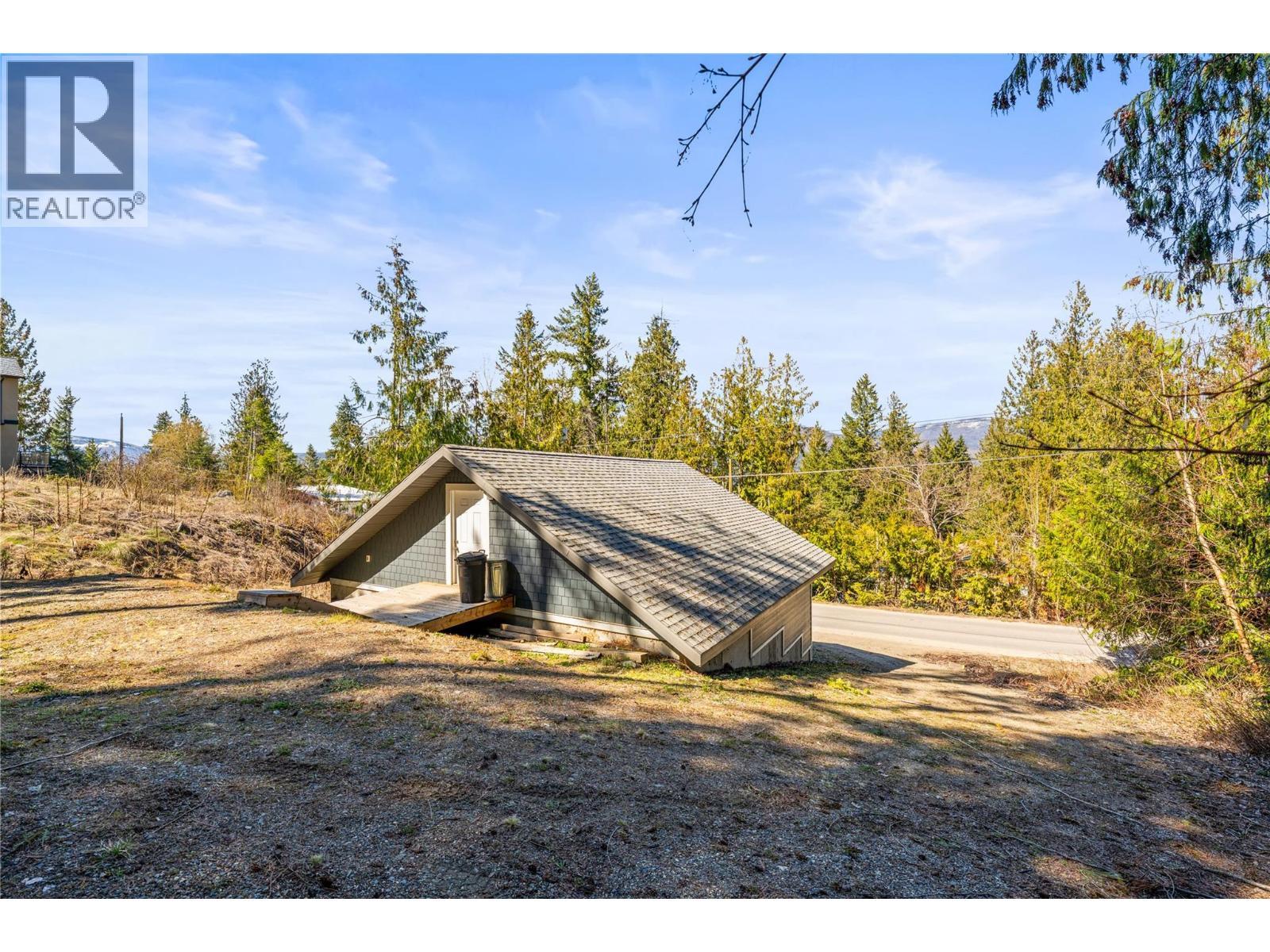 3071 Cedar Drive, Blind Bay, BC