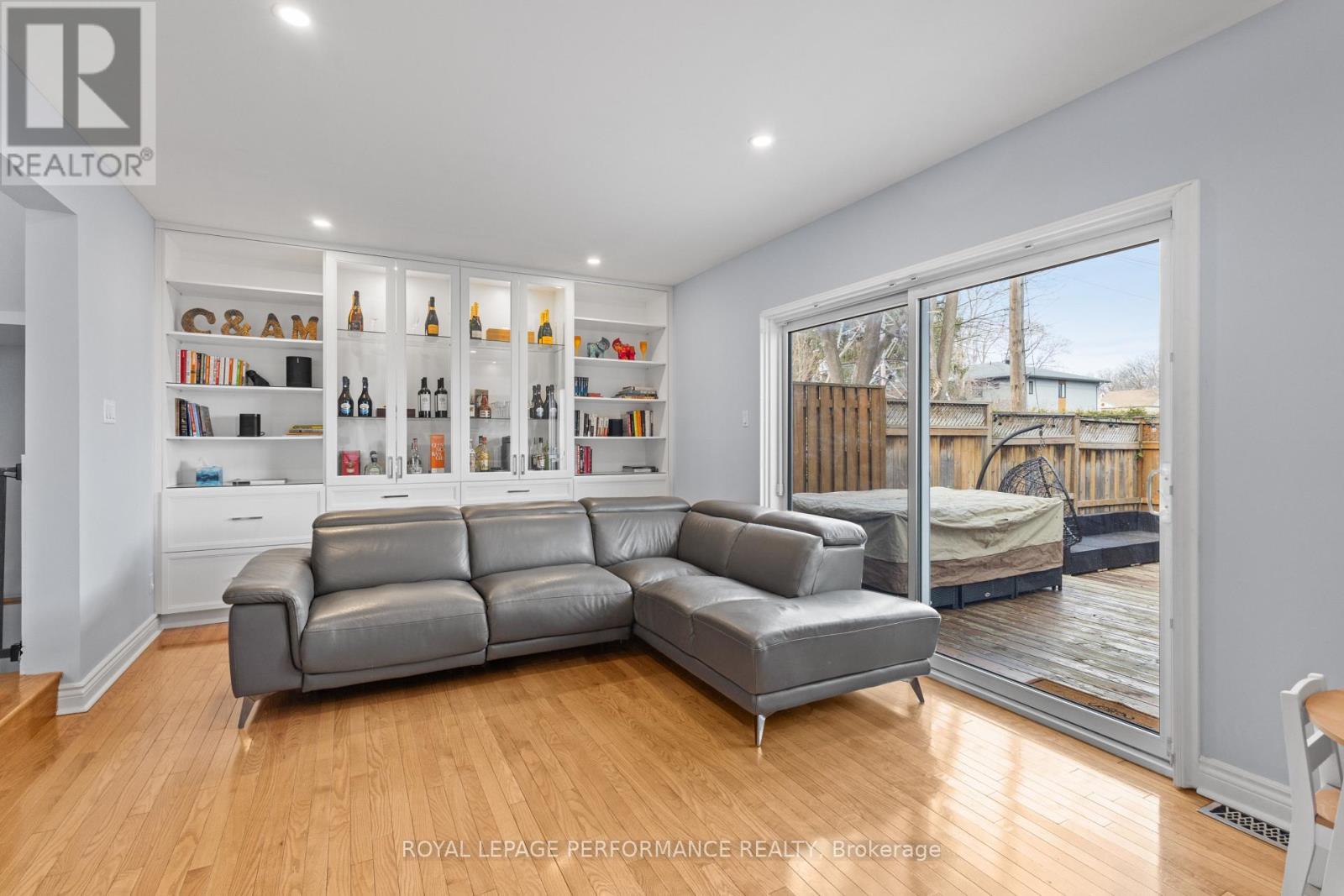 219 Switzer Avenue, Ottawa, ON - Indoor Photo Showing Living Room