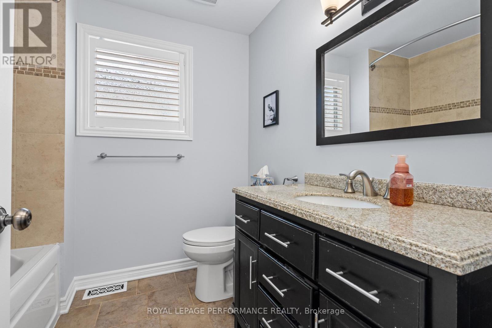 219 Switzer Avenue, Ottawa, ON - Indoor Photo Showing Bathroom