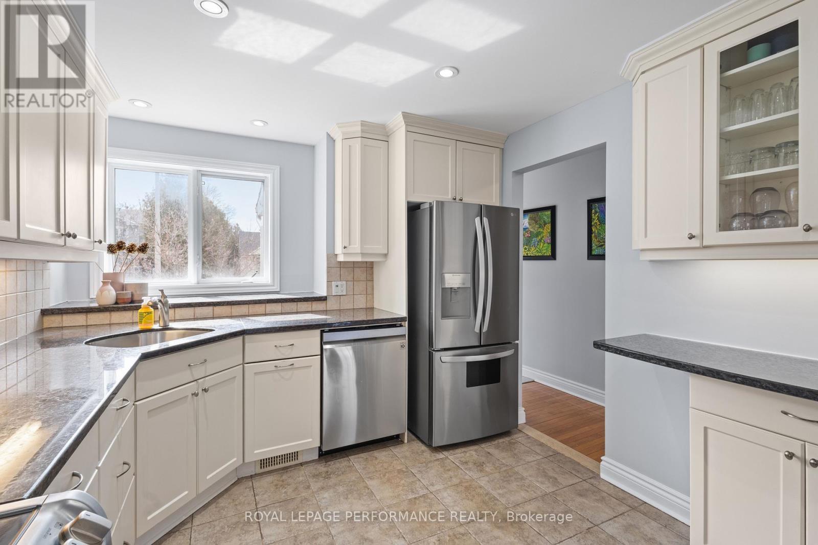 219 Switzer Avenue, Ottawa, ON - Indoor Photo Showing Kitchen