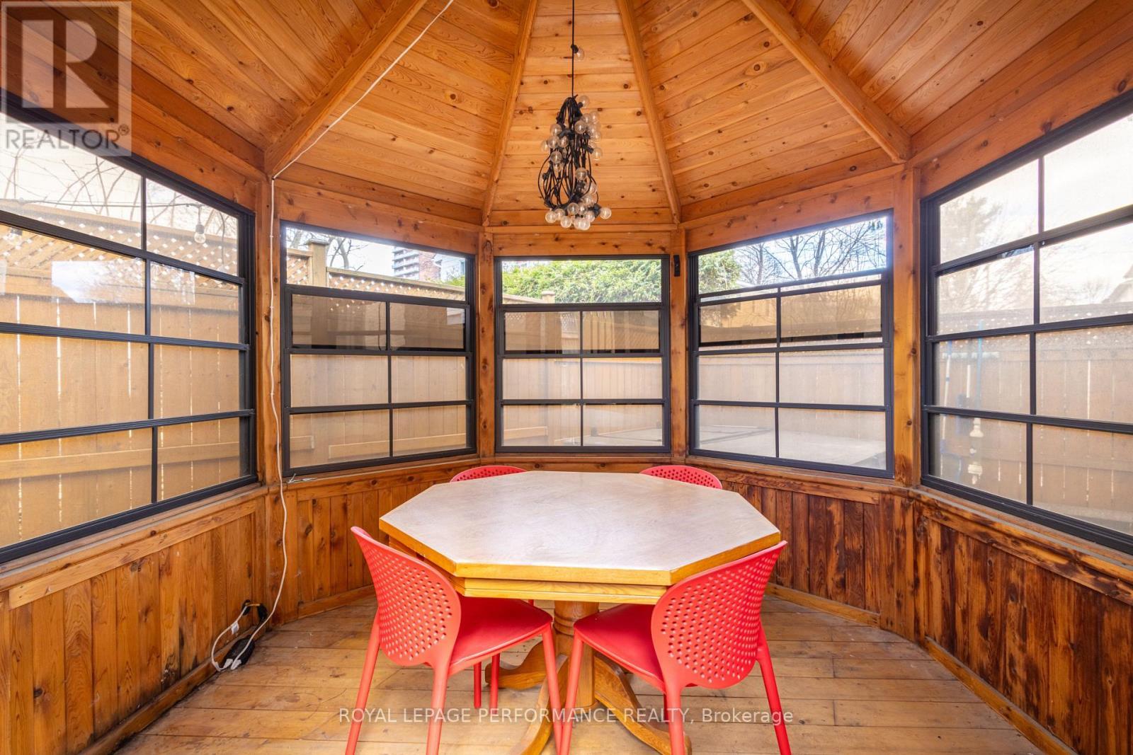 219 Switzer Avenue, Ottawa, ON - Indoor Photo Showing Other Room