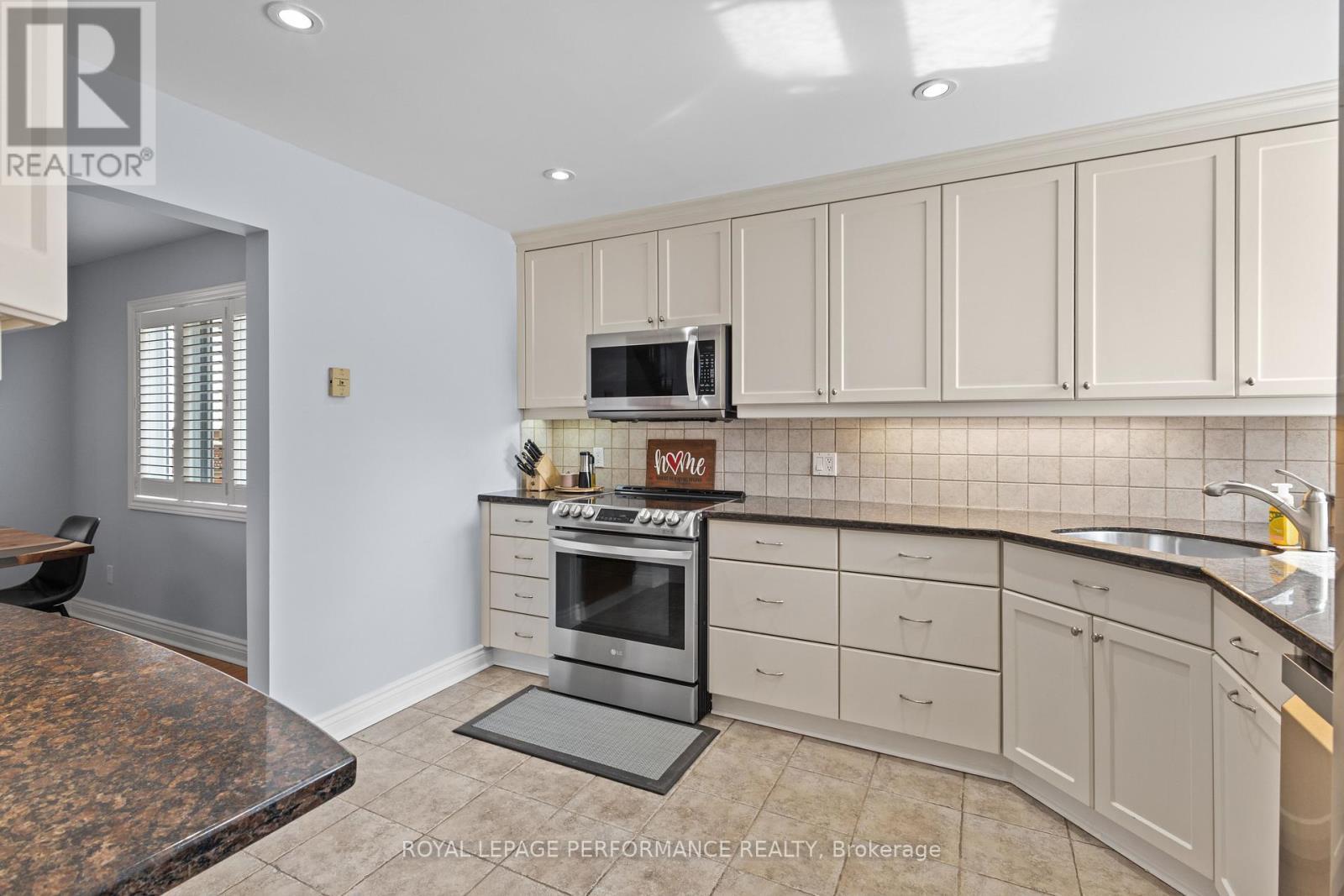 219 Switzer Avenue, Ottawa, ON - Indoor Photo Showing Kitchen