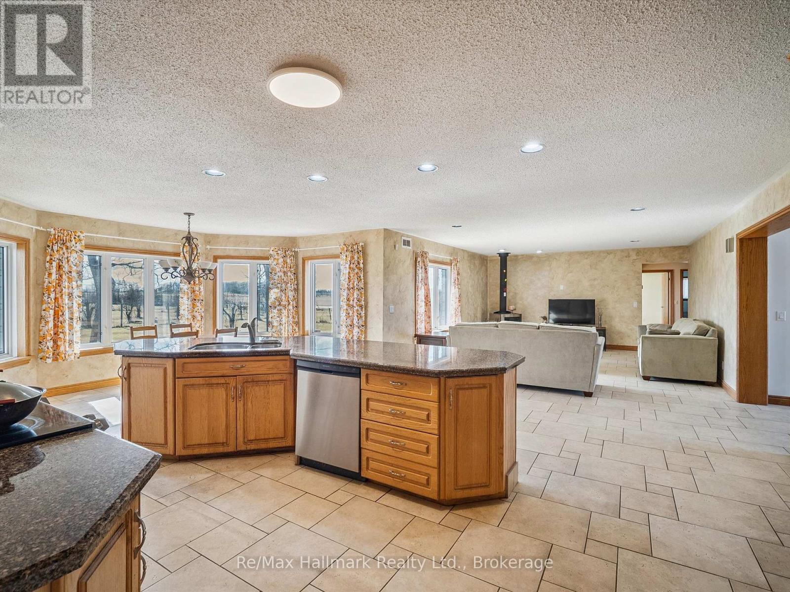 232 Eighth Road E, Hamilton, ON