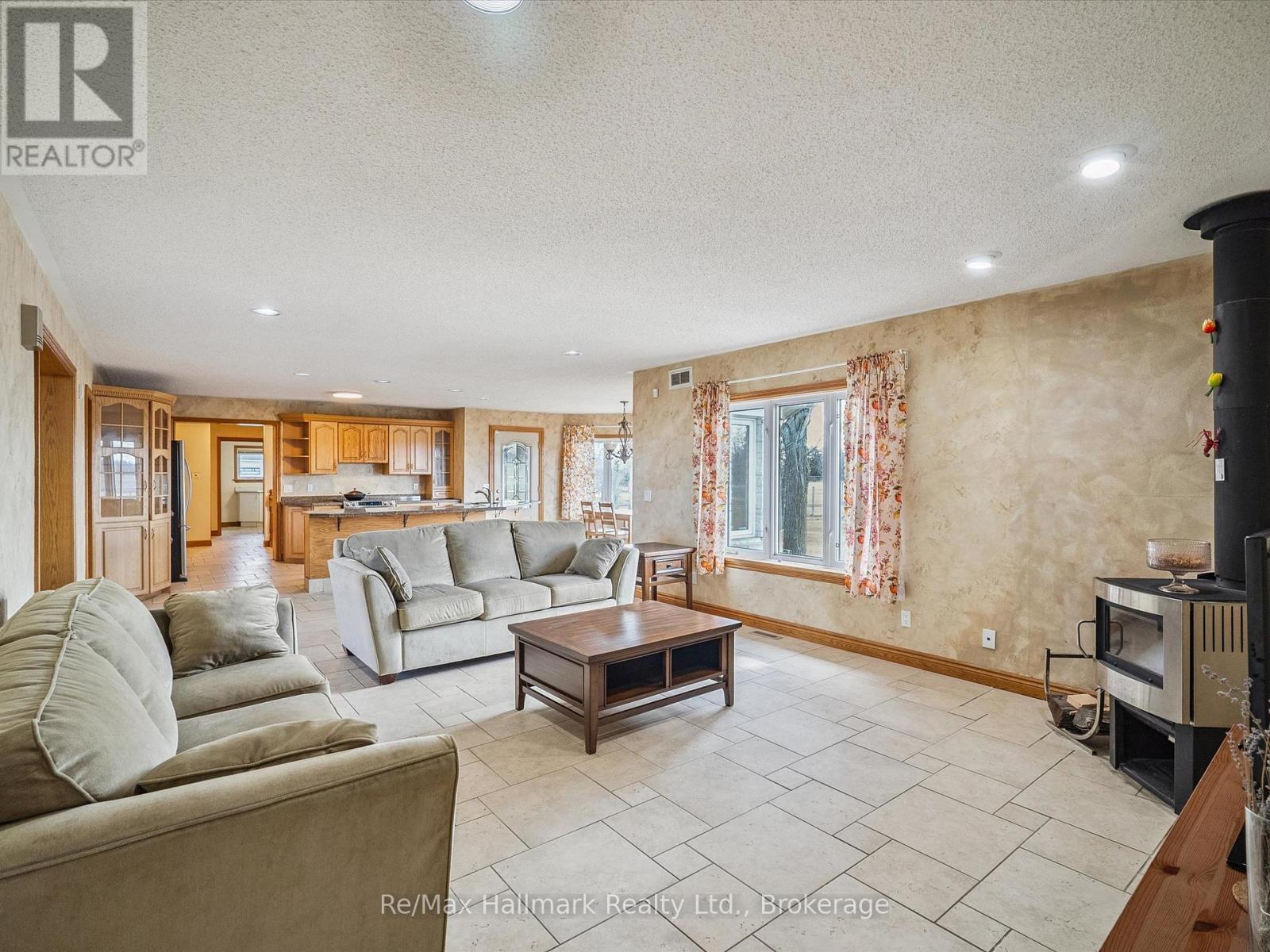 232 Eighth Road E, Hamilton, ON