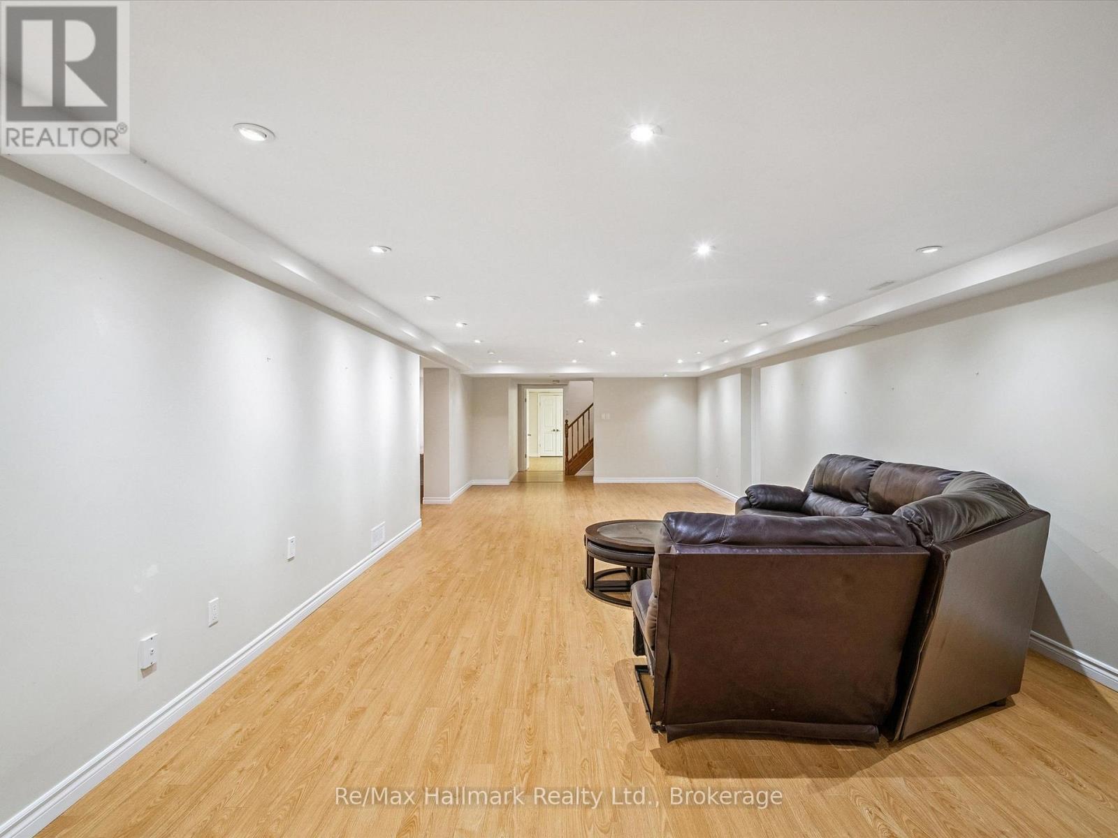 232 Eighth Road E, Hamilton, ON