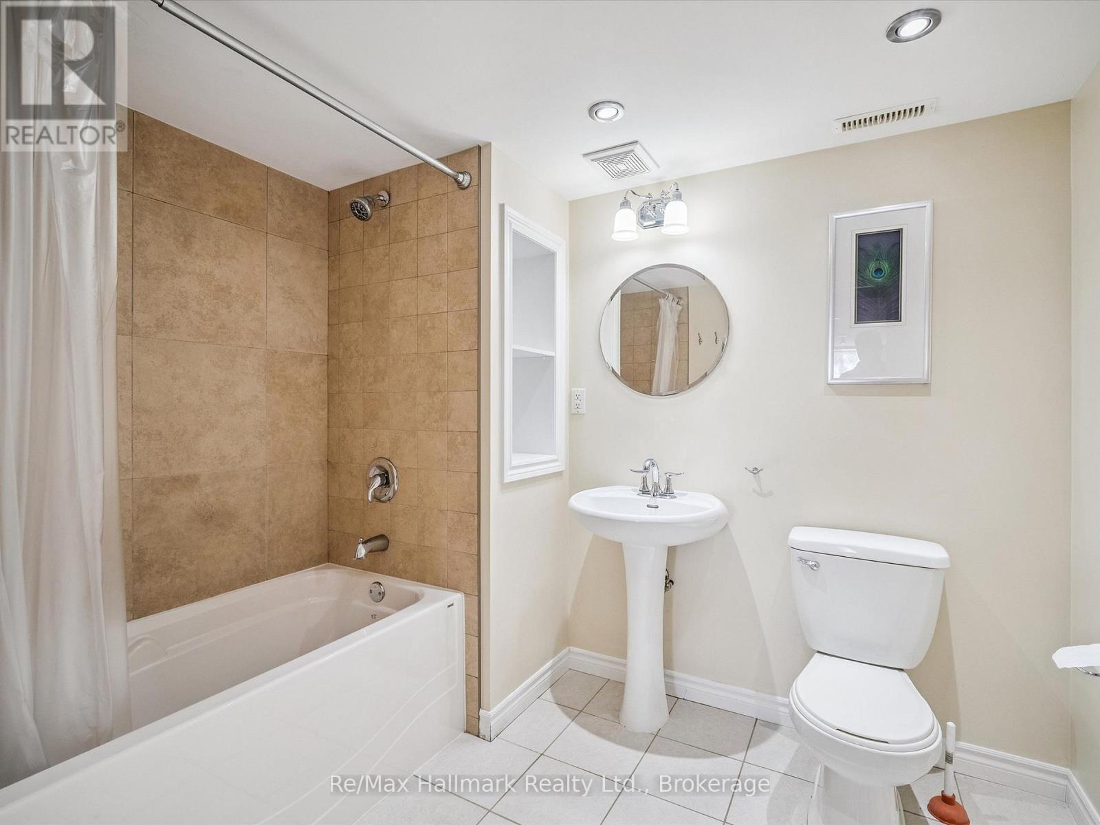 232 Eighth Road E, Hamilton, ON