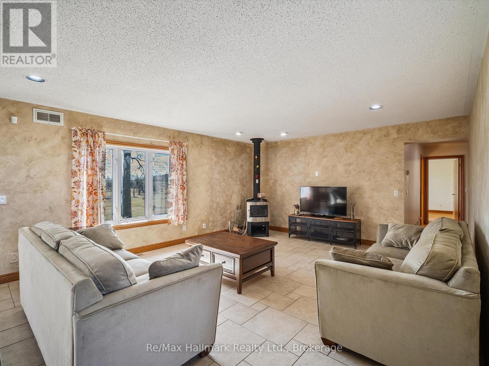 232 Eighth Road E, Hamilton, ON