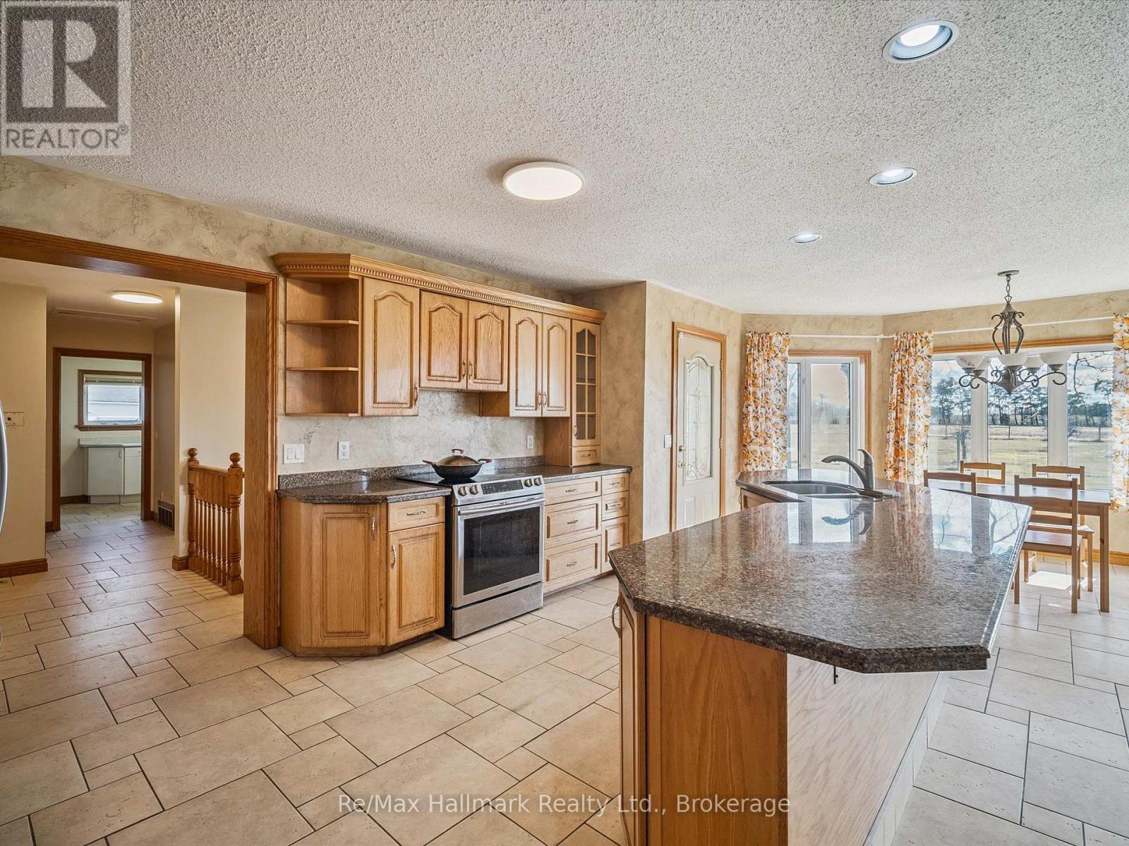 232 Eighth Road E, Hamilton, ON