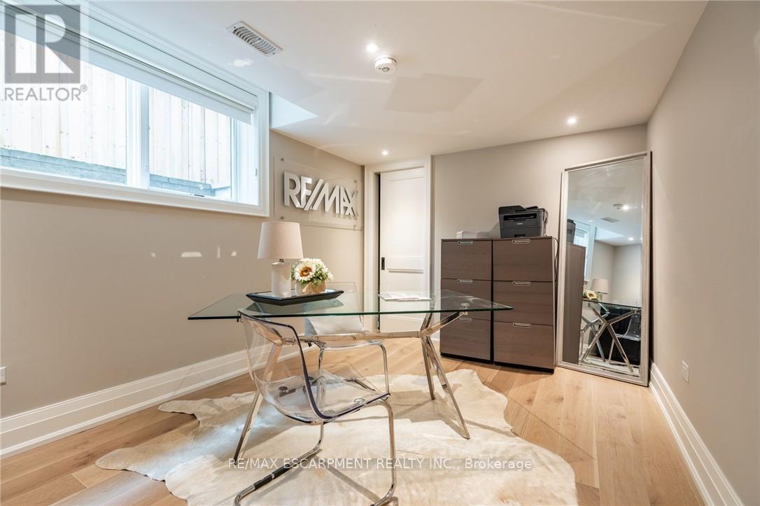 385 Pine Cove Road, Burlington, ON - Indoor Photo Showing Other Room