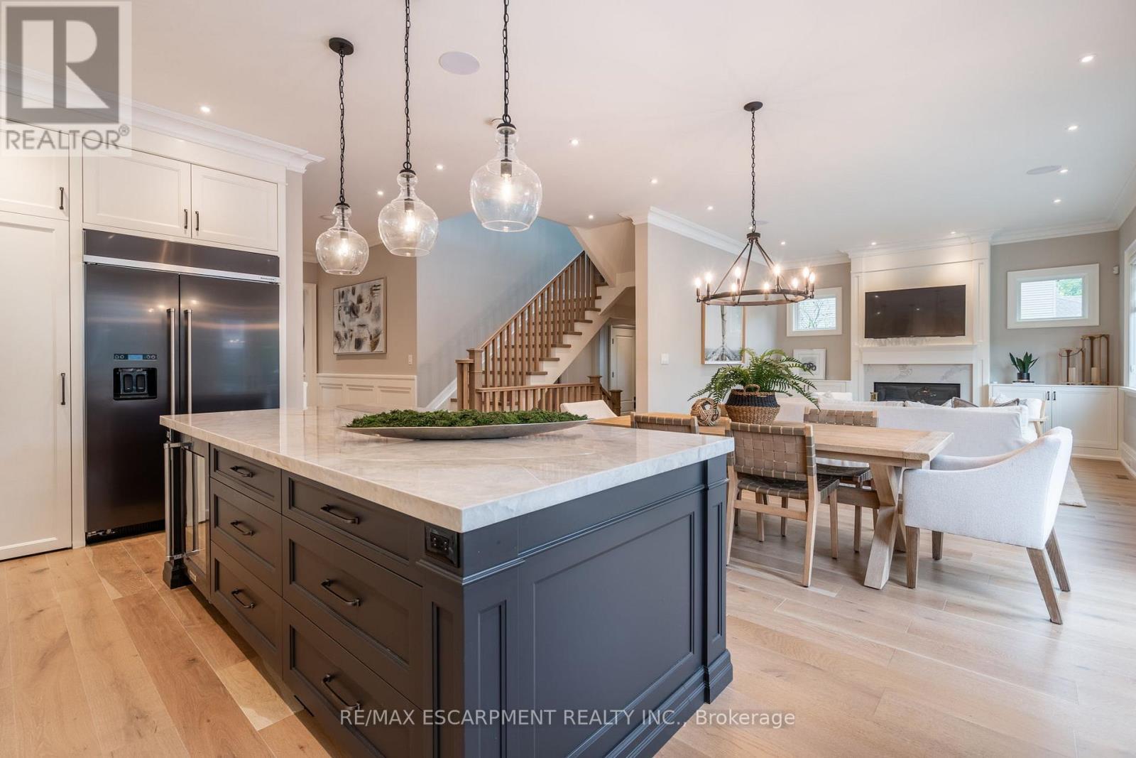 385 Pine Cove Road, Burlington, ON - Indoor