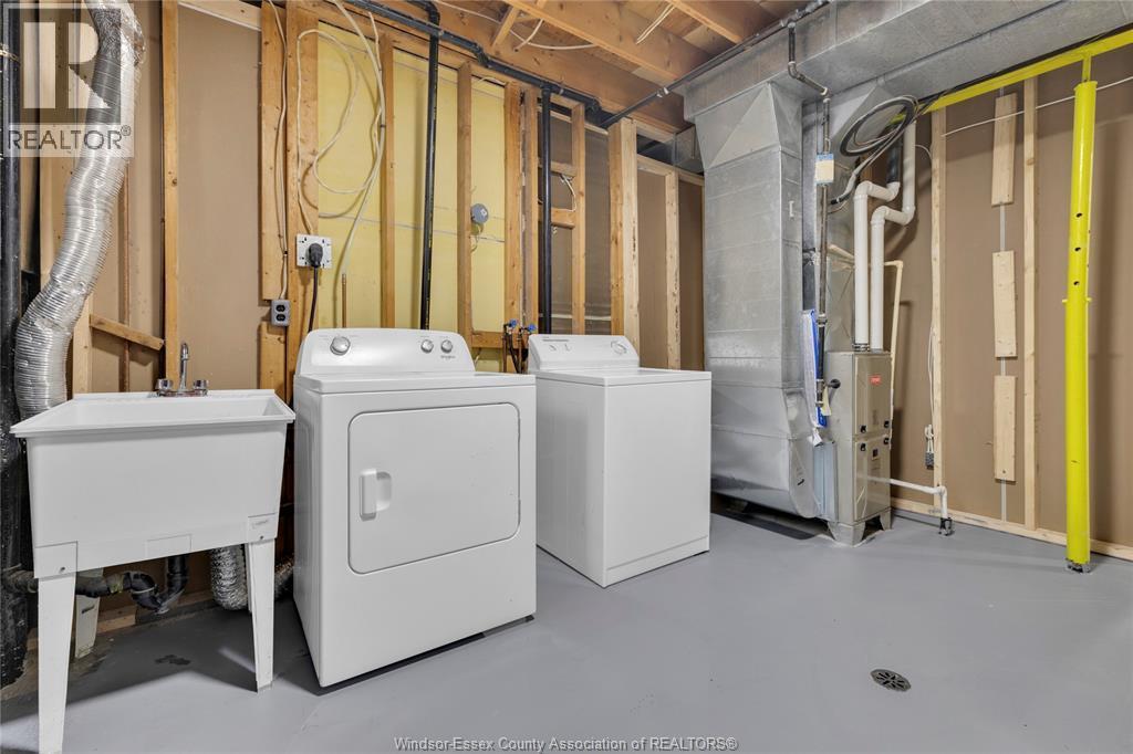 556 Clover, Windsor, ON - Indoor Photo Showing Laundry Room