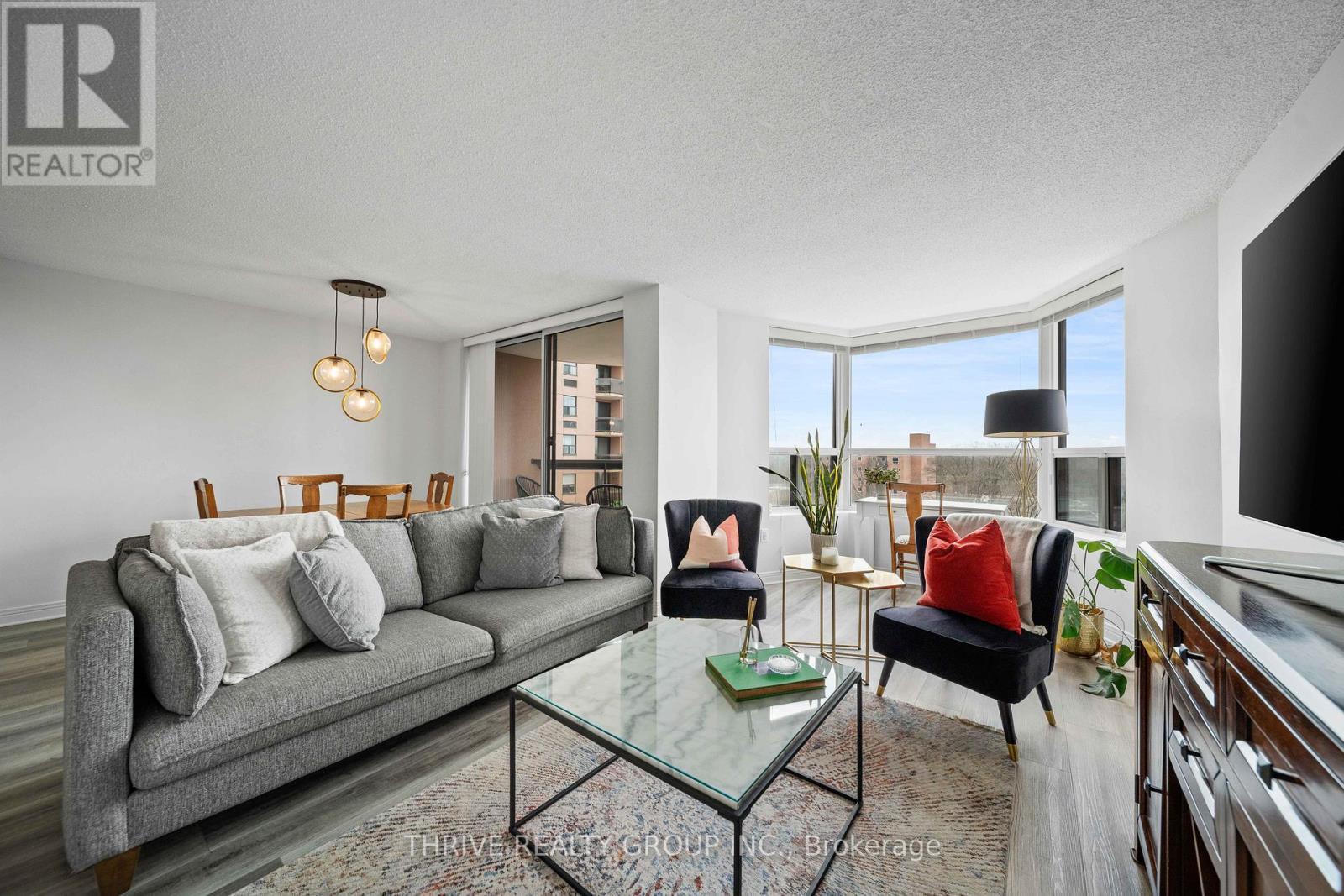 803 - 600 Talbot Street, London East (East F), ON - Indoor Photo Showing Living Room