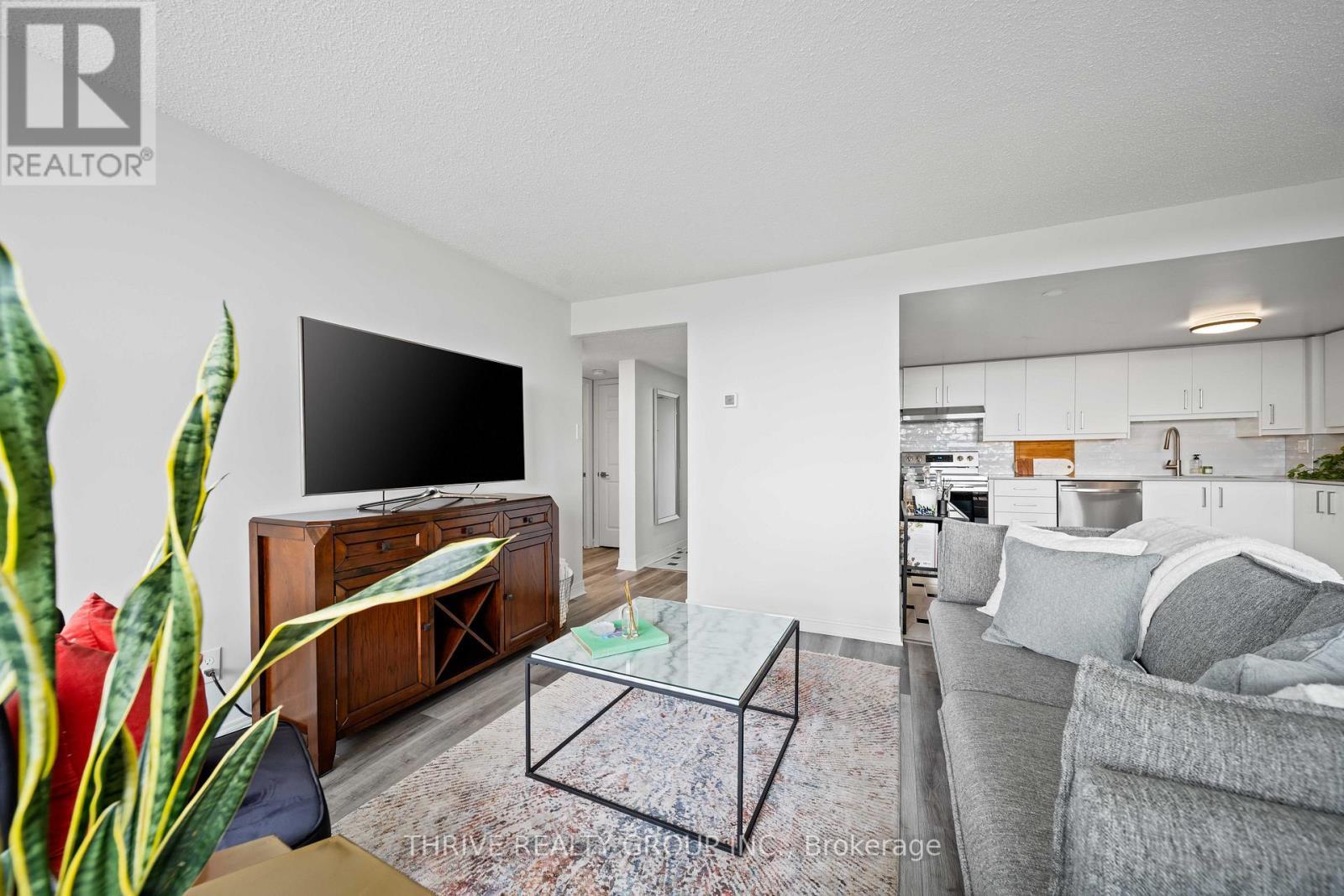 803 - 600 Talbot Street, London East (East F), ON - Indoor Photo Showing Living Room