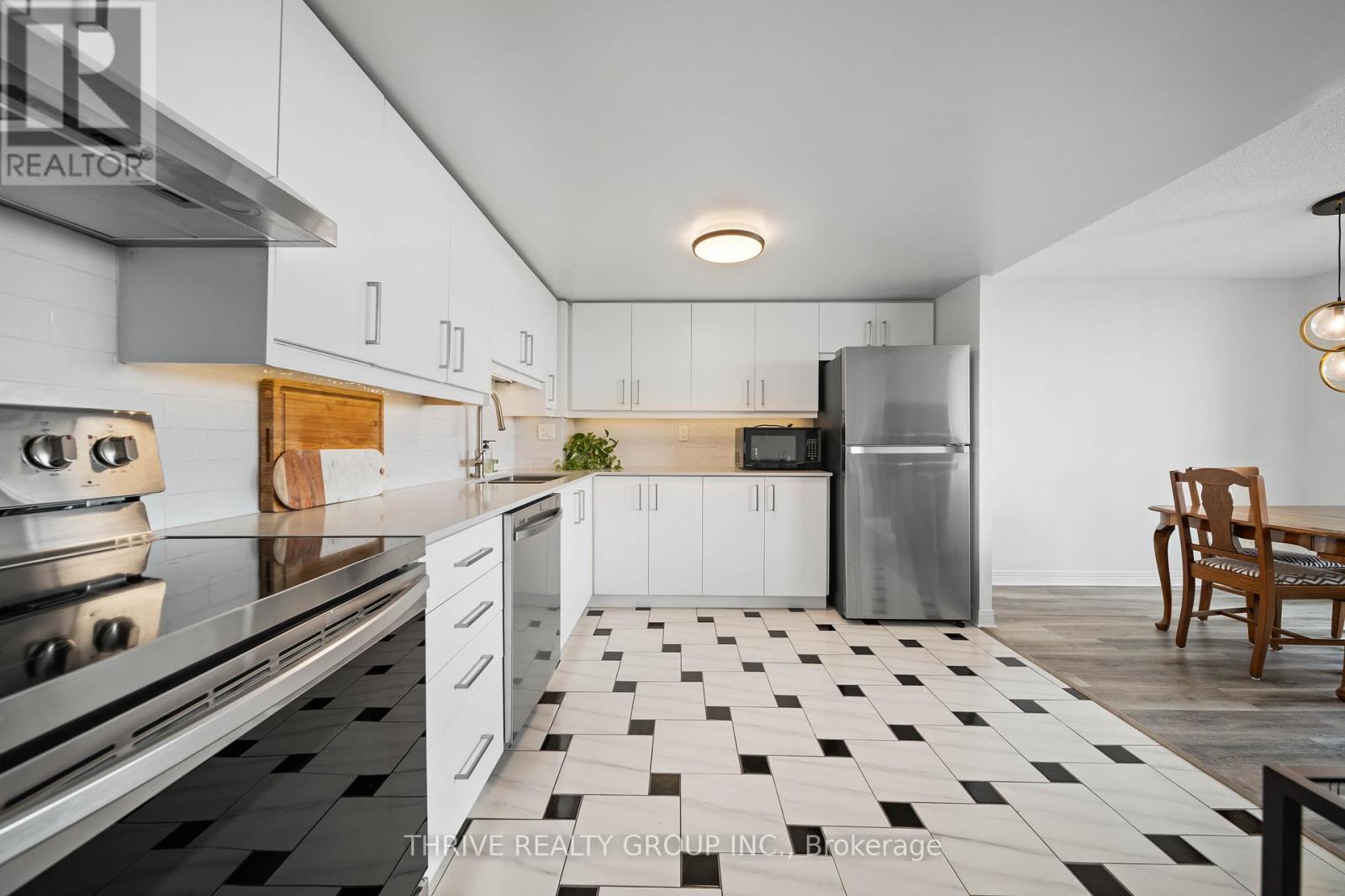 803 - 600 Talbot Street, London East (East F), ON - Indoor Photo Showing Kitchen