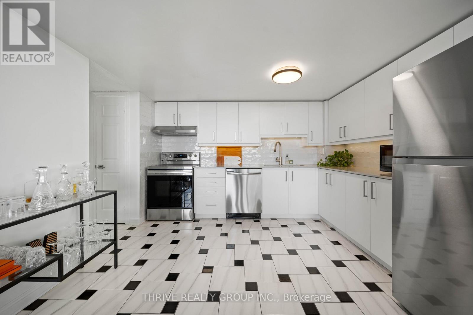 803 - 600 Talbot Street, London East (East F), ON - Indoor Photo Showing Kitchen