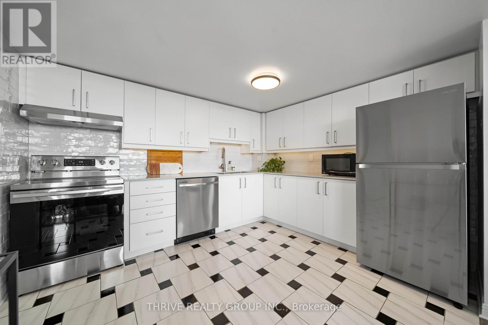 803 - 600 Talbot Street, London East (East F), ON - Indoor Photo Showing Kitchen