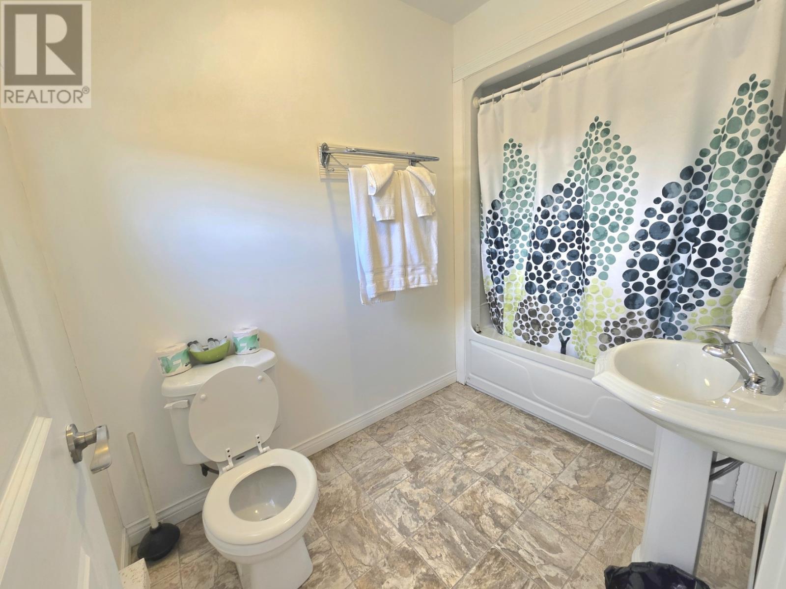 Motel Washroom - 140 Main Street, St. Albans, NL - Indoor Photo Showing Bathroom