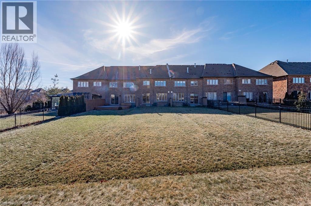 2453 Village Common, Oakville, ON - Outdoor