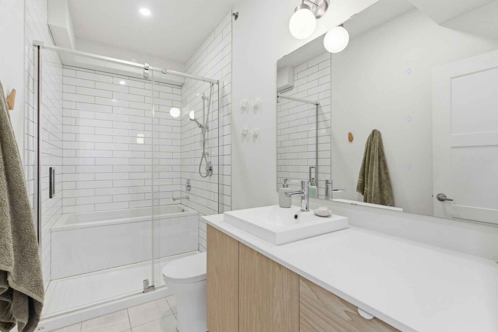 Bathroom - 303-6832 Rue St-Hubert, Montréal (Rosemont/La Petite-Patrie), QC - Indoor Photo Showing Bathroom