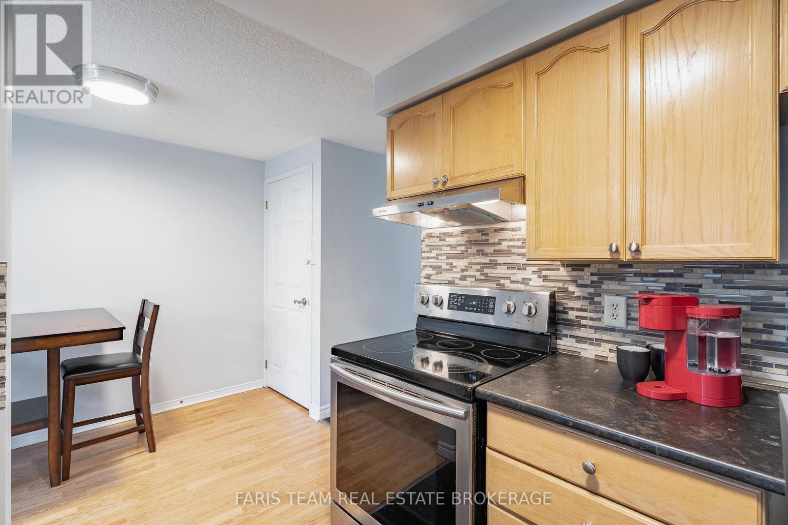 47 Bibby Court, Barrie, ON - Indoor Photo Showing Kitchen