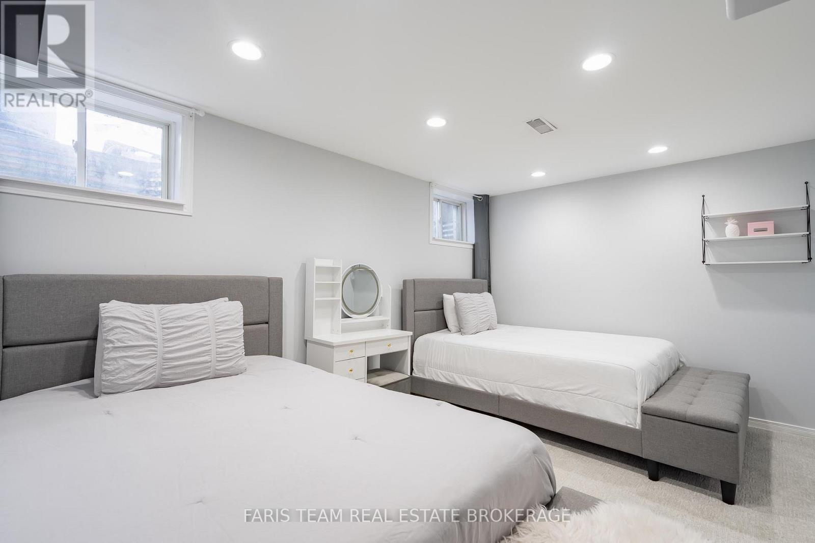 47 Bibby Court, Barrie, ON - Indoor Photo Showing Bedroom