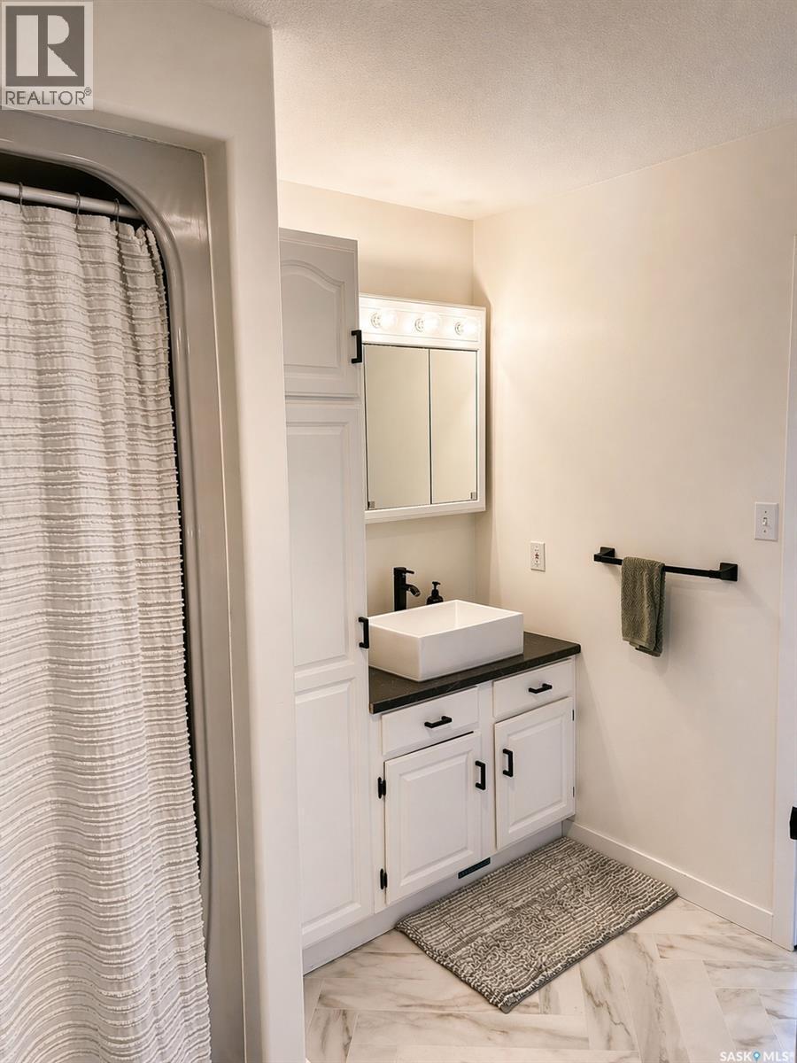 104 Parkview Place, Shellbrook, SK - Indoor Photo Showing Bathroom