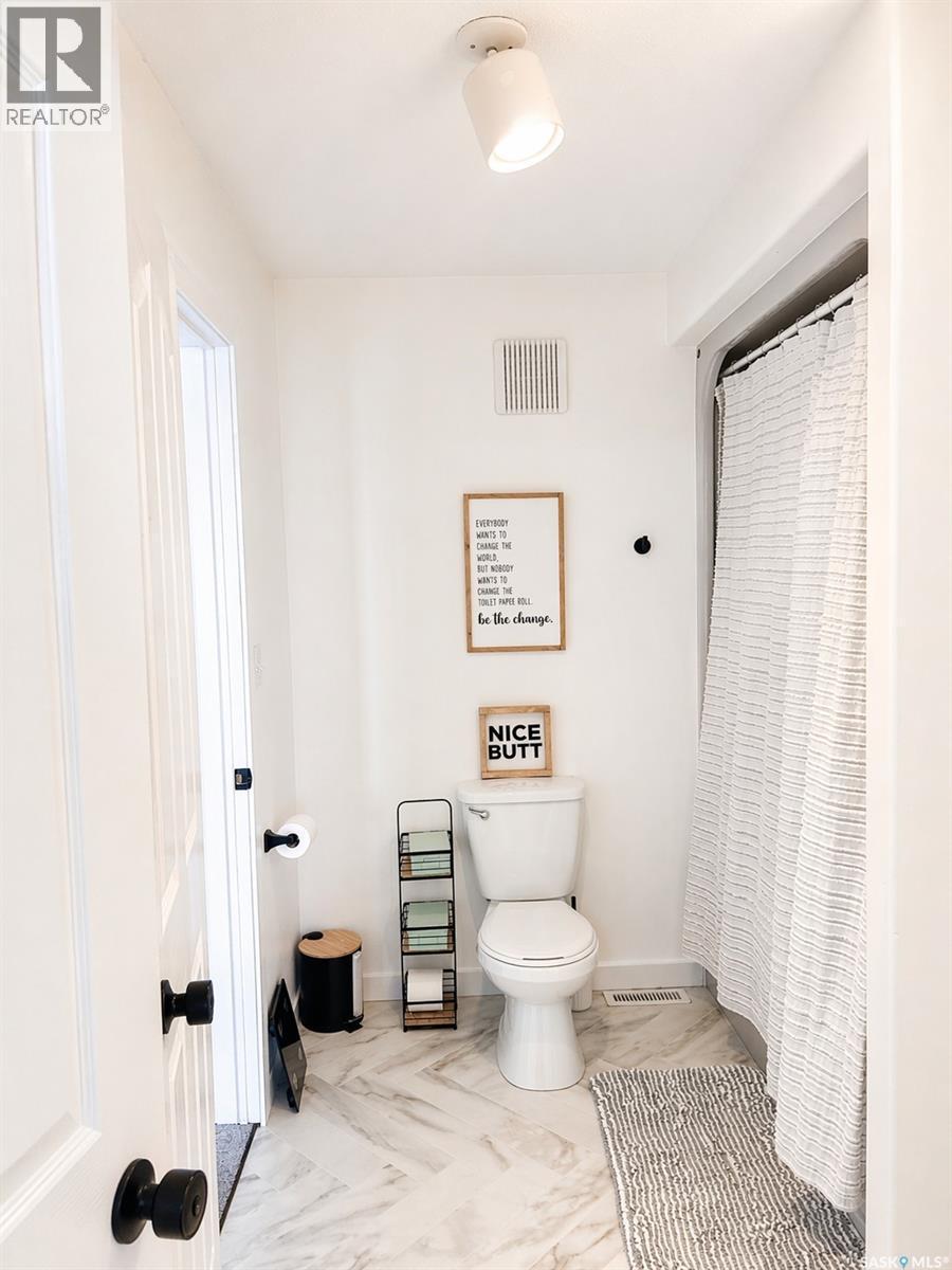 104 Parkview Place, Shellbrook, SK - Indoor Photo Showing Bathroom