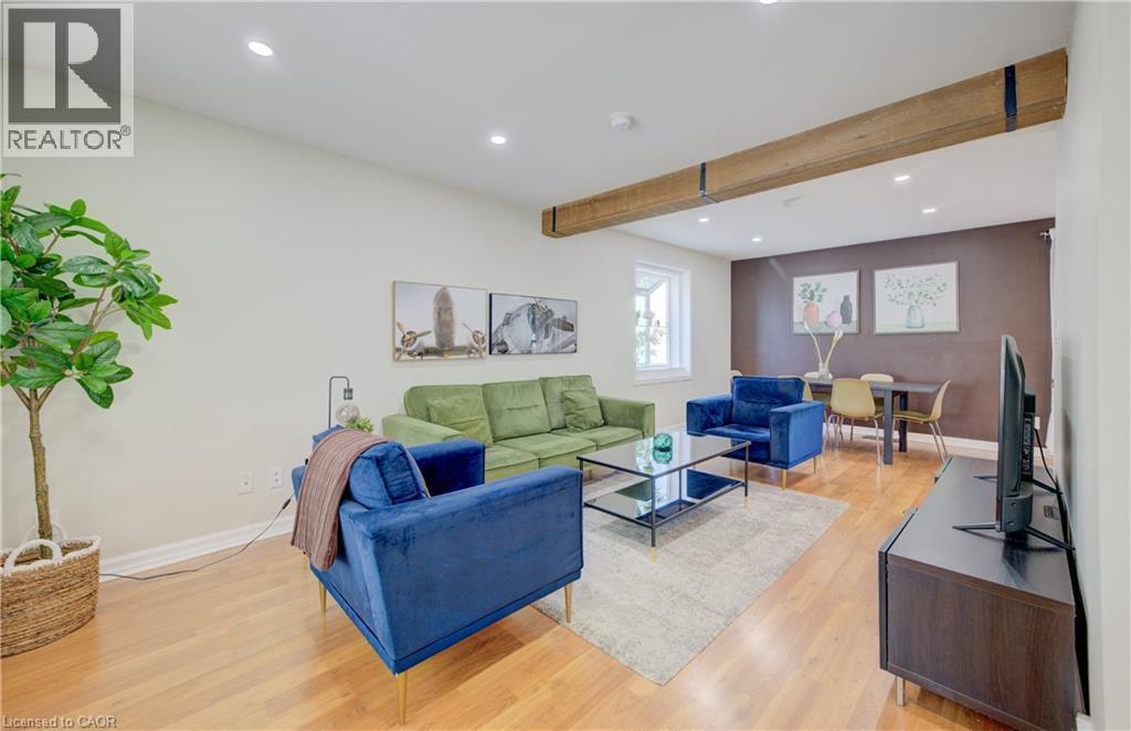 350 Victoria Street S, Kitchener, ON - Indoor Photo Showing Living Room