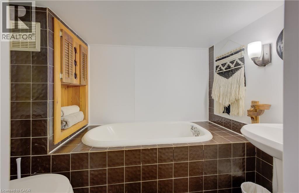 350 Victoria Street S, Kitchener, ON - Indoor Photo Showing Bathroom