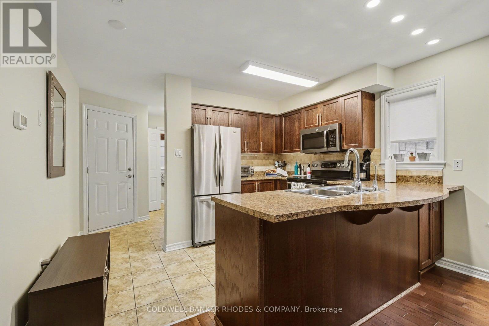 60 Mayflower Private, Ottawa, ON - Indoor Photo Showing Kitchen