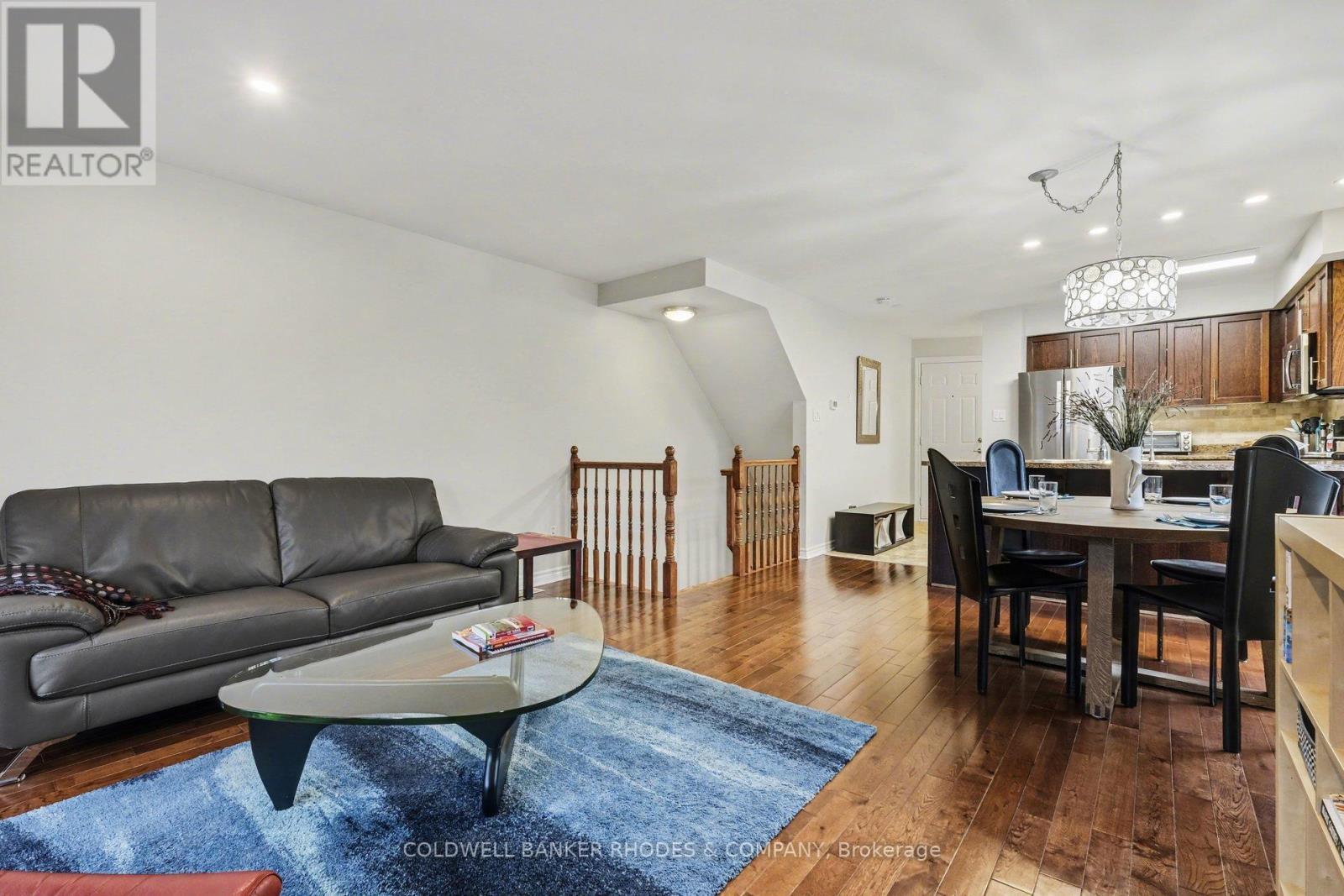 60 Mayflower Private, Ottawa, ON - Indoor Photo Showing Living Room