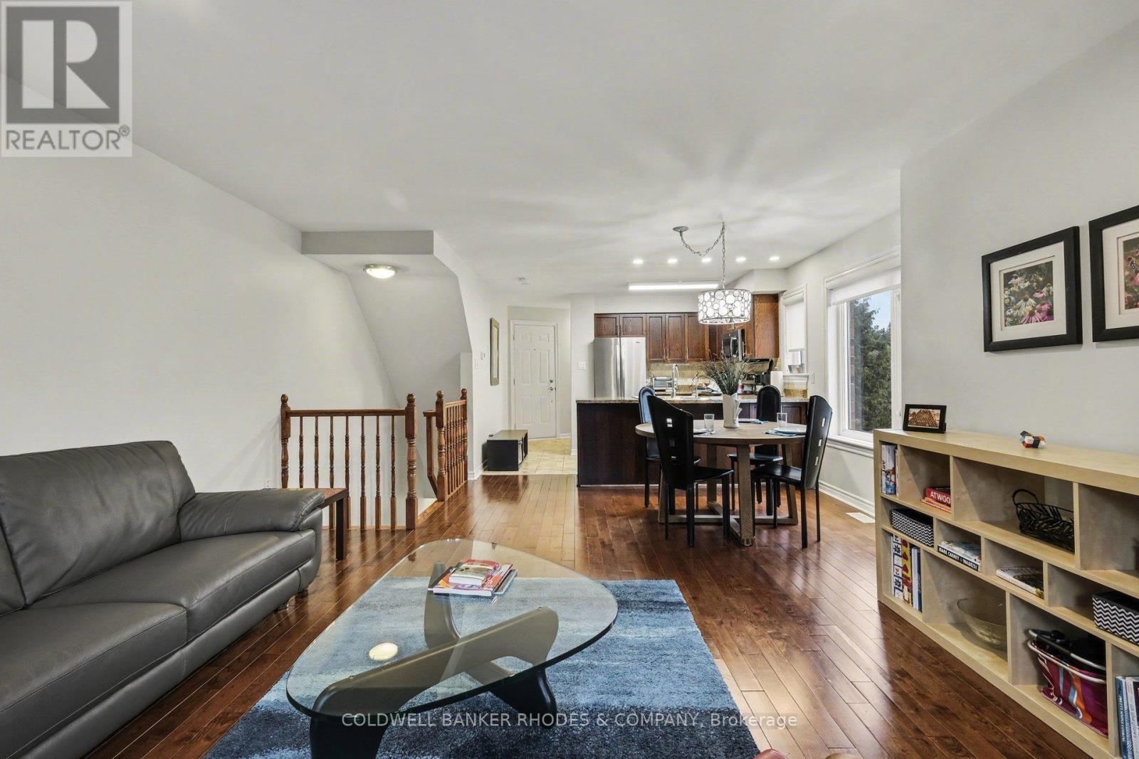 60 Mayflower Private, Ottawa, ON - Indoor Photo Showing Living Room