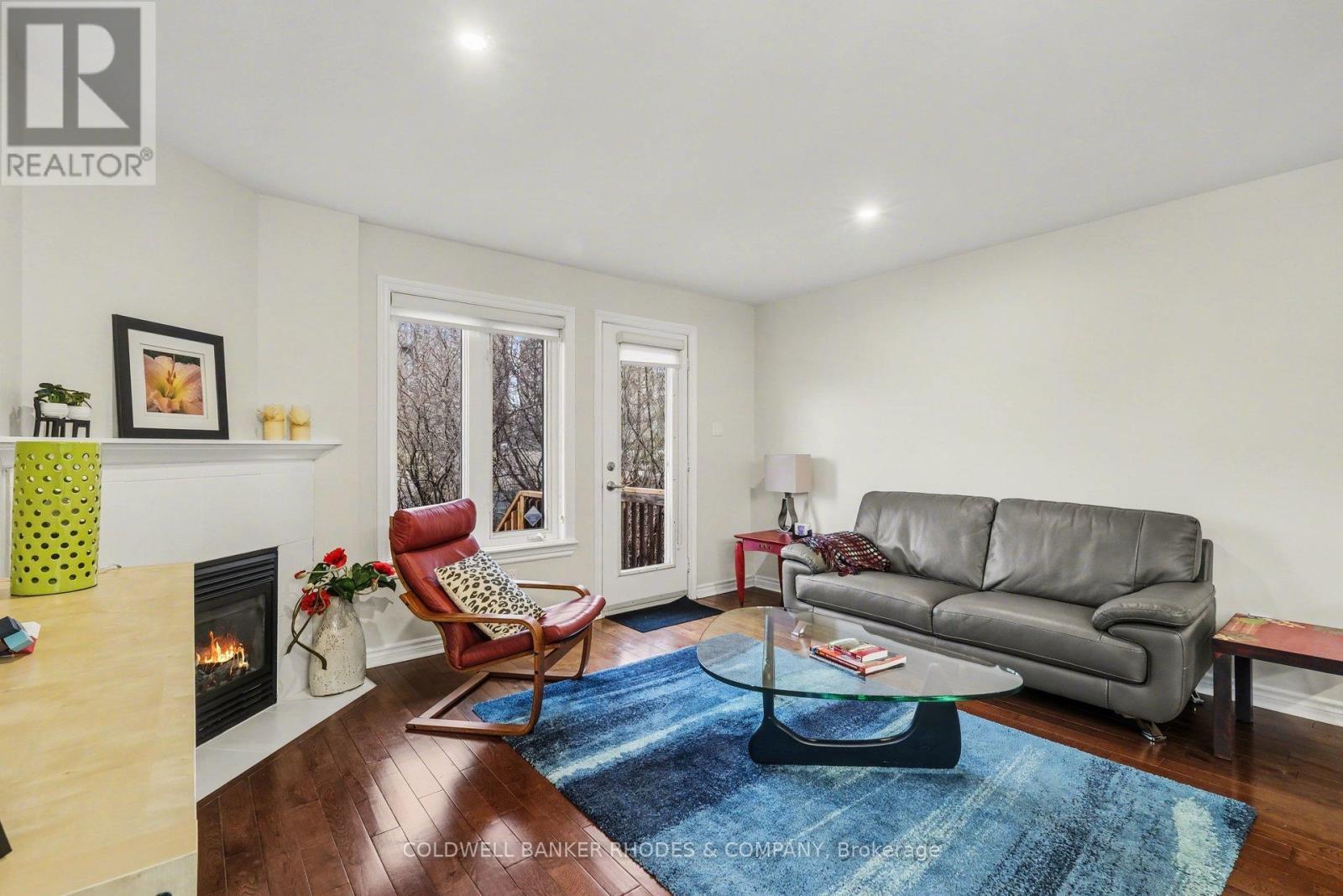 60 Mayflower Private, Ottawa, ON - Indoor Photo Showing Living Room With Fireplace