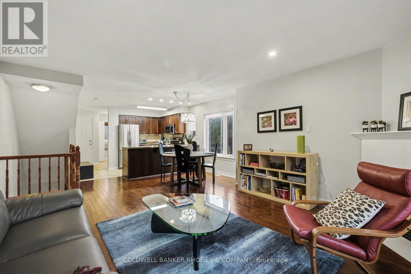 60 Mayflower Private, Ottawa, ON - Indoor Photo Showing Living Room