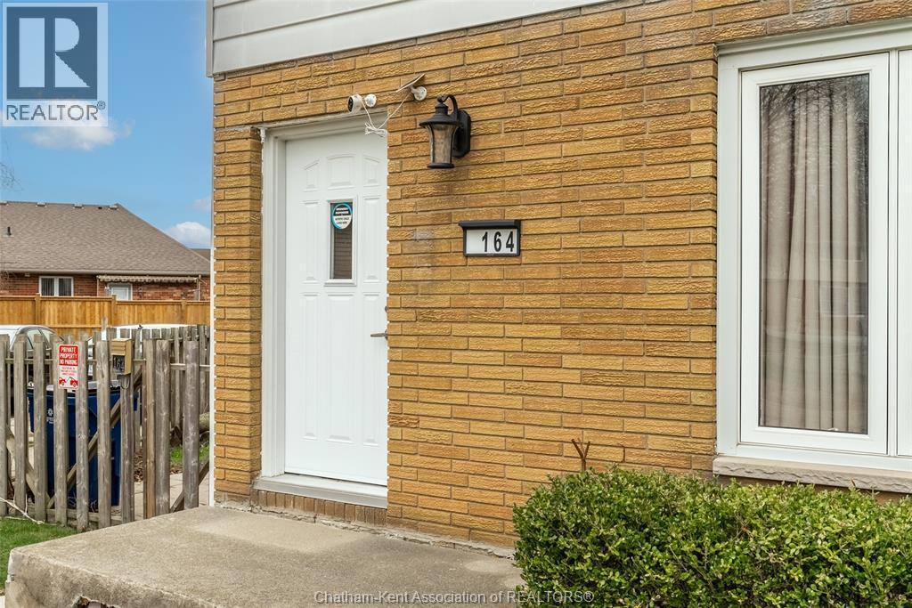 164 Timmins Crescent, Chatham, ON - Outdoor With Exterior