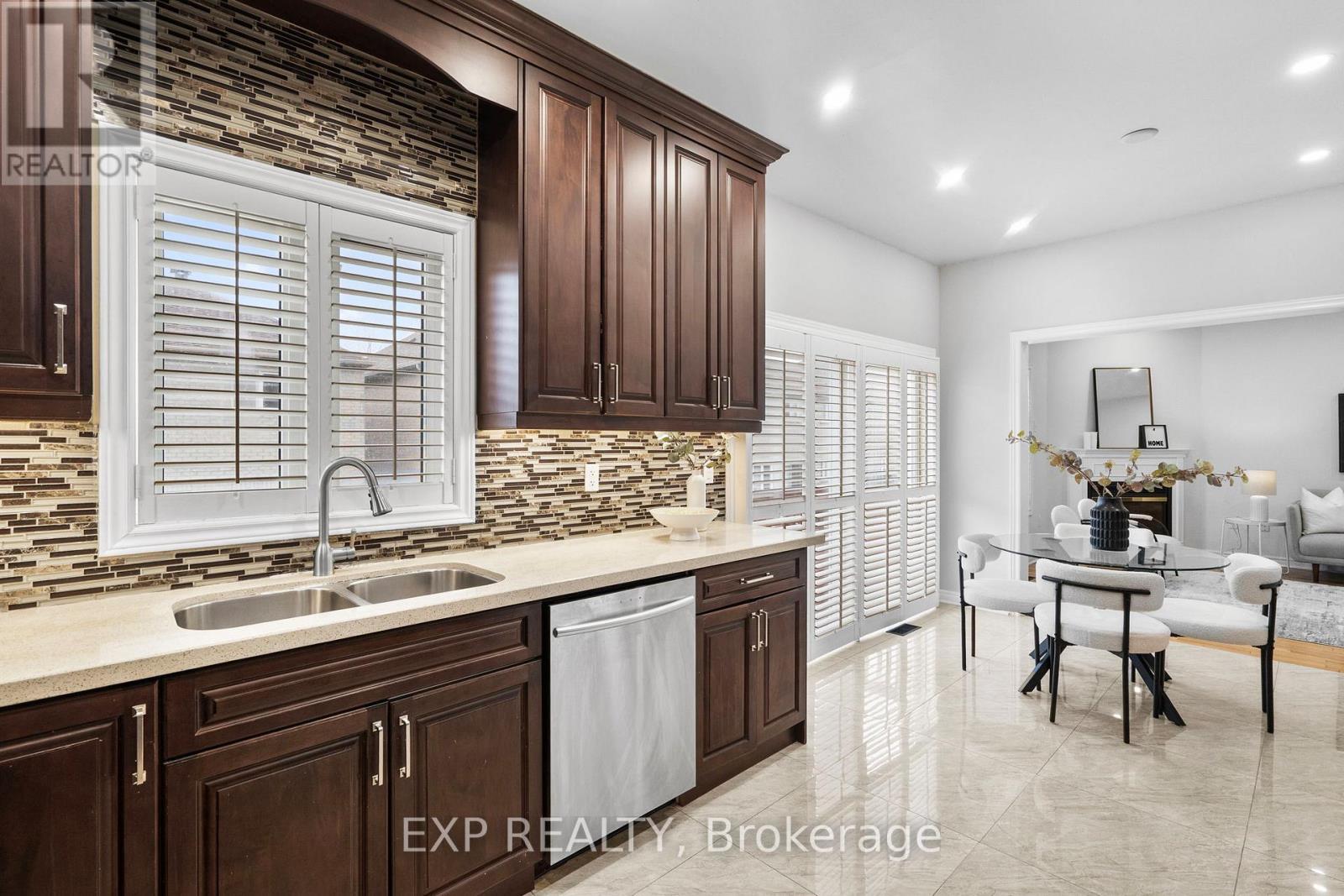 278 Williamson Road, Markham, ON - Indoor Photo Showing Kitchen With Double Sink With Upgraded Kitchen