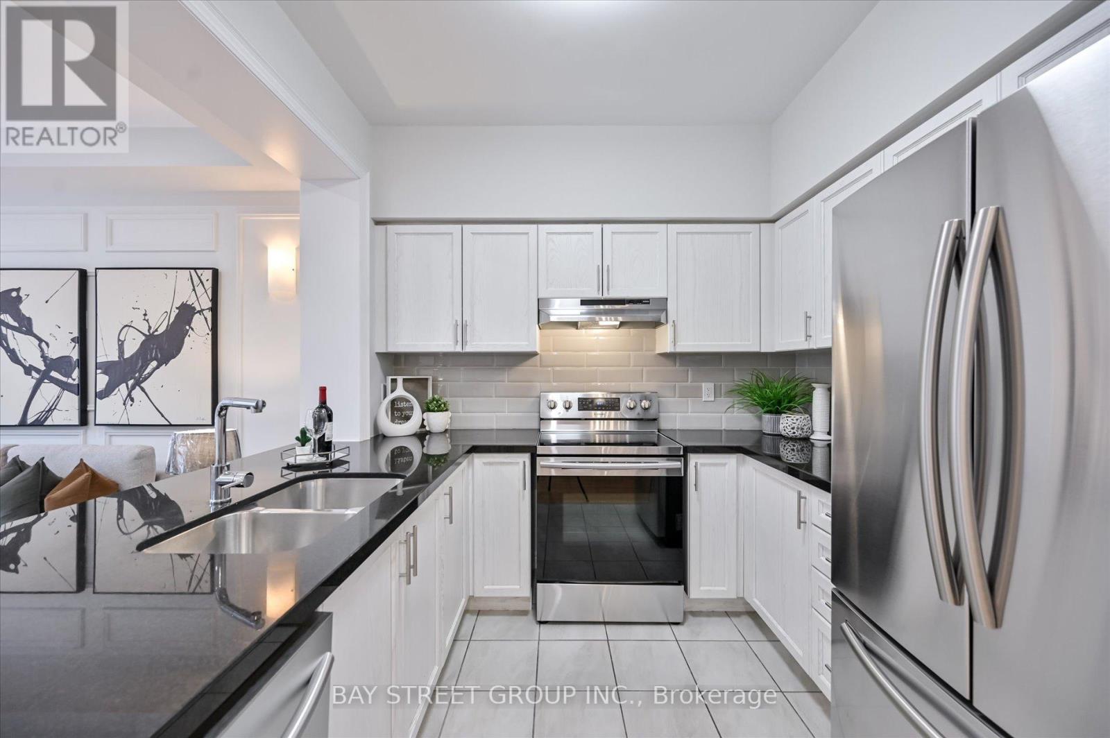 143 Badgerow Way, Aurora, ON - Indoor Photo Showing Kitchen With Double Sink