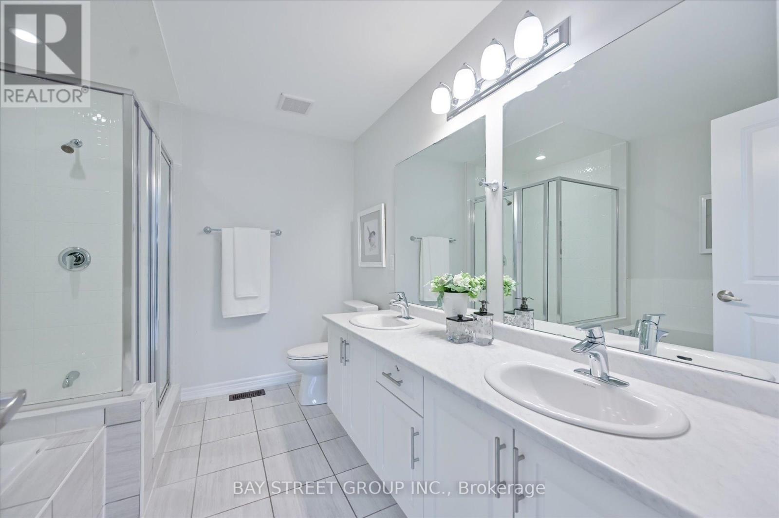 143 Badgerow Way, Aurora, ON - Indoor Photo Showing Bathroom