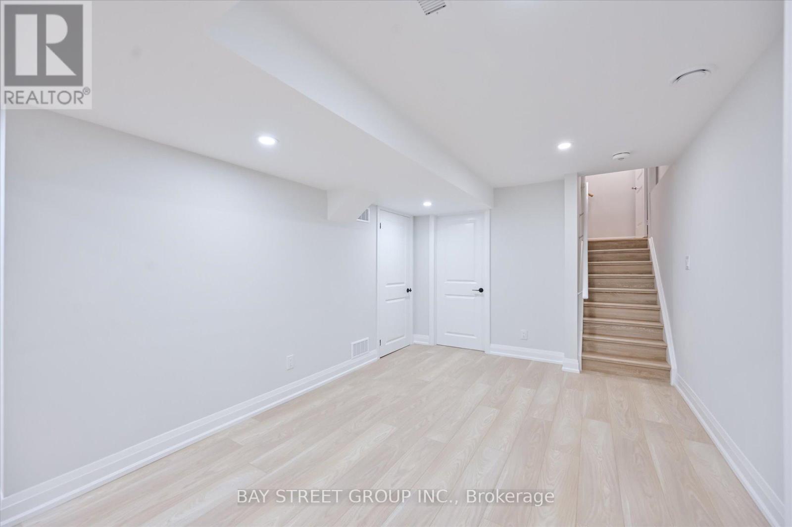 143 Badgerow Way, Aurora, ON - Indoor Photo Showing Other Room