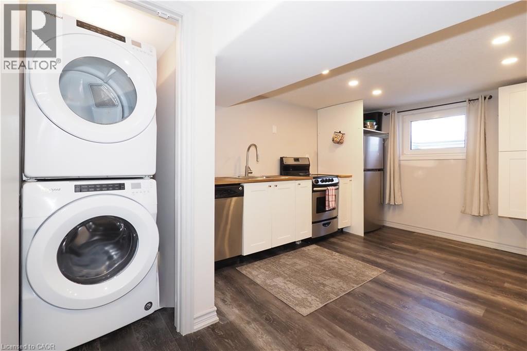 Lower level laundry and kitichen - 354 Blucher Boulevard, Kitchener, ON