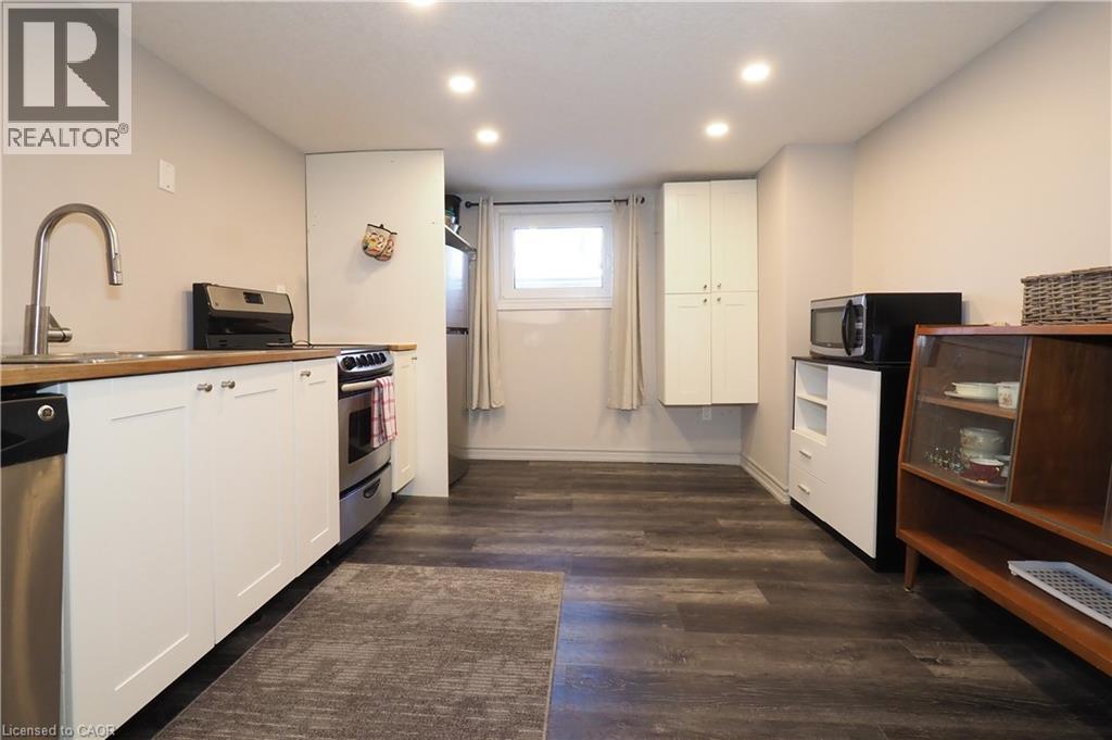 Lower level kitchen - 354 Blucher Boulevard, Kitchener, ON