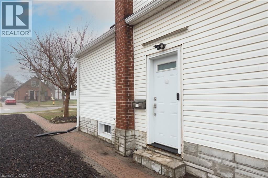Entrance to the lower unit - 354 Blucher Boulevard, Kitchener, ON
