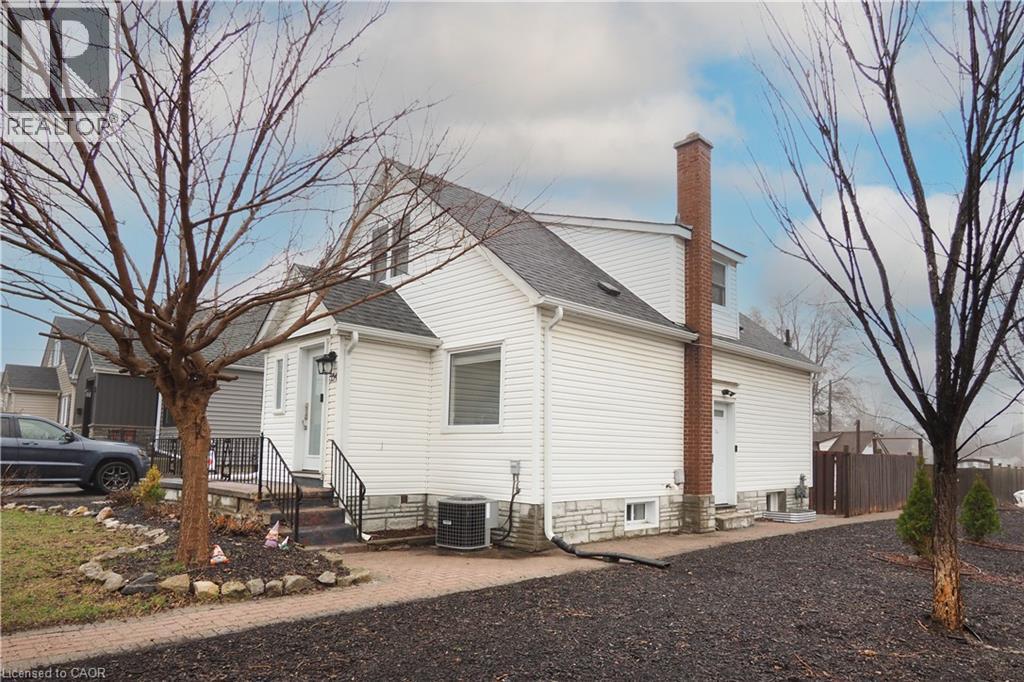 Side of the house - 354 Blucher Boulevard, Kitchener, ON