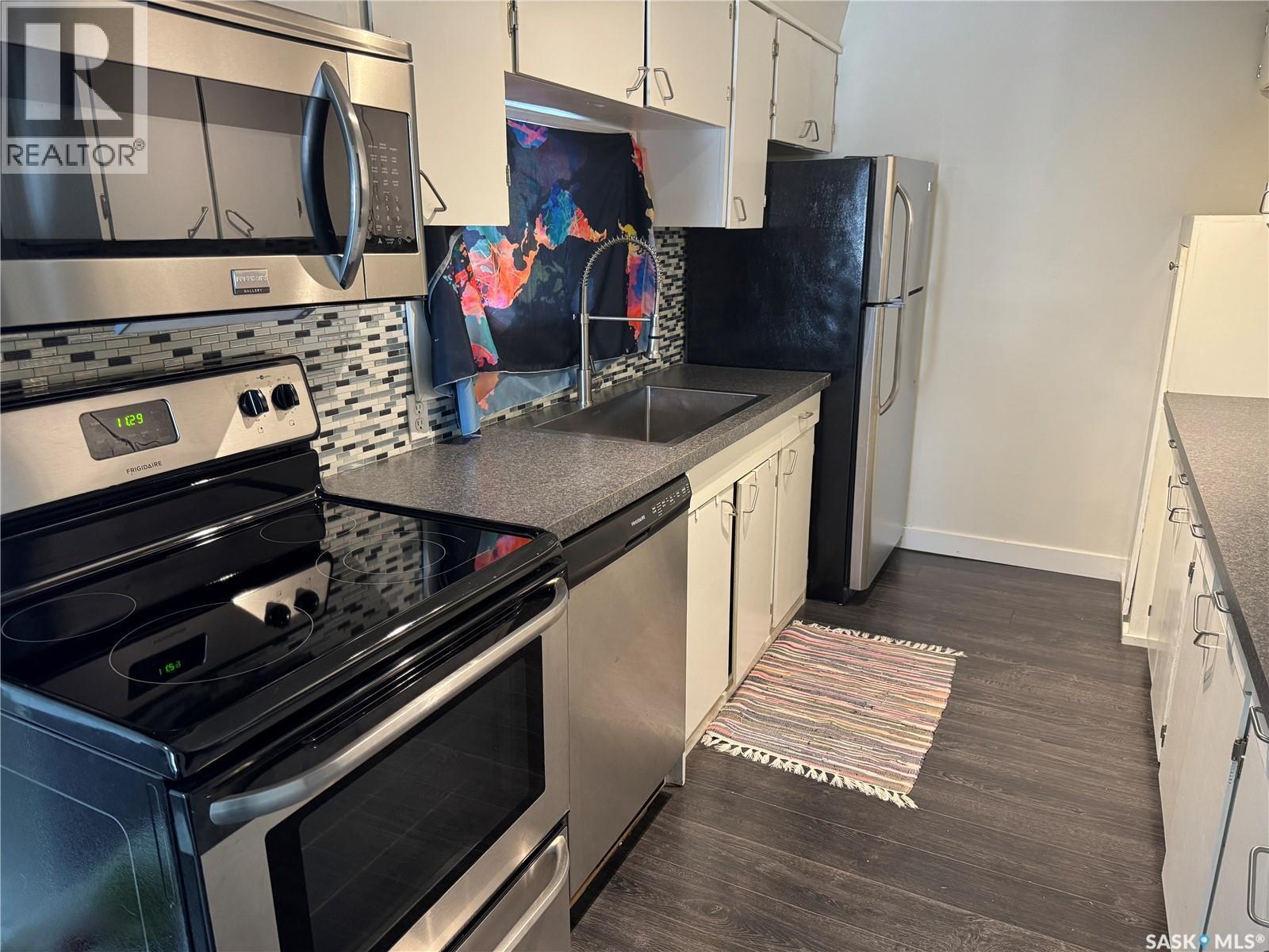 71 22Nd Street E, Prince Albert, SK - Indoor Photo Showing Kitchen