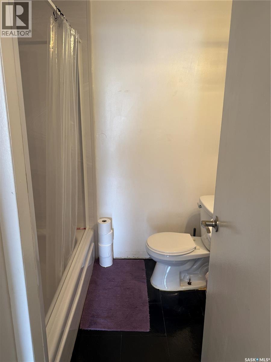71 22Nd Street E, Prince Albert, SK - Indoor Photo Showing Bathroom