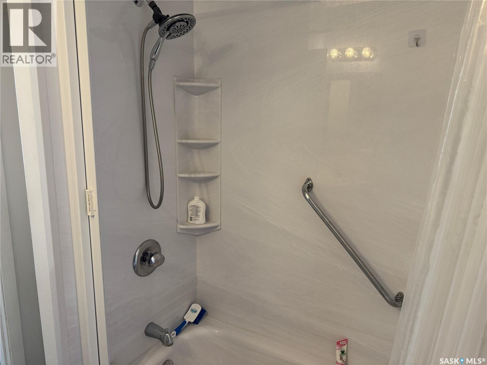 71 22Nd Street E, Prince Albert, SK - Indoor Photo Showing Bathroom